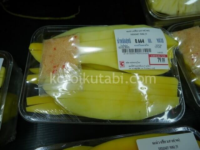 タイのスーパーで売っていたマンゴー