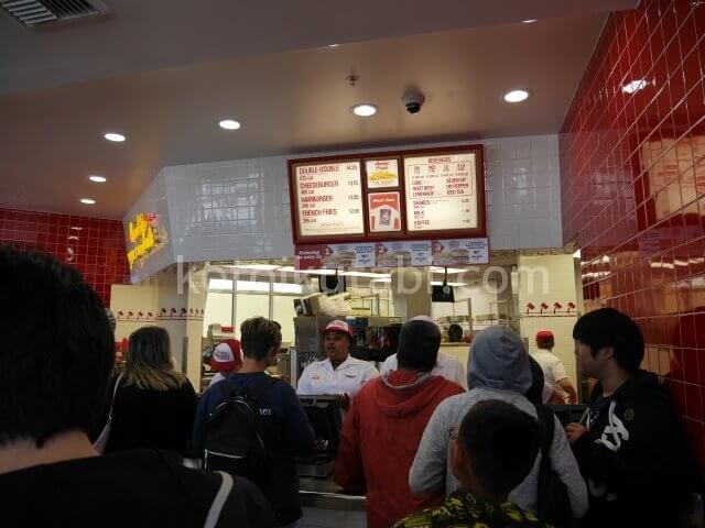 IN-N-OUT-BURGERの店内