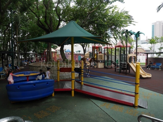九龍公園の子ども遊具エリア